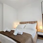 Jona's Luxury Escape شقة *