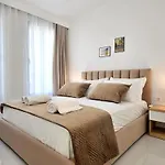 Jona's Luxury Escape