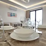 Jona's Luxury Escape شقة *