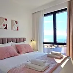 Jona's Luxury Escape شقة *