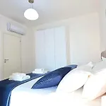 Jona's Luxury Escape *