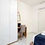 Jona's Luxury Escape *