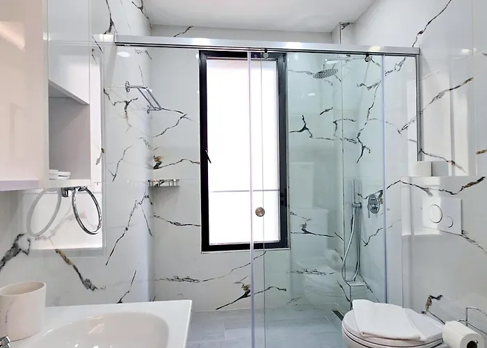 Daire Jona's Luxury Escape