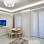 Jona's Luxury Escape Апартаменты *