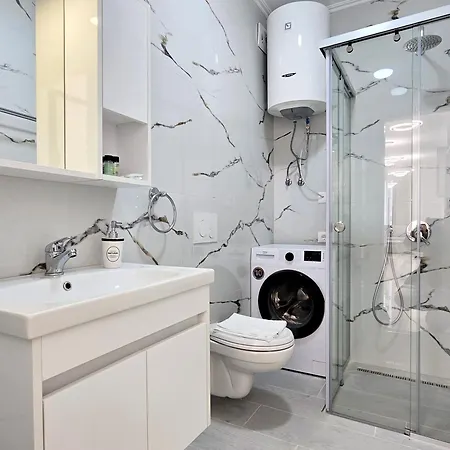 Jona's Luxury Escape *