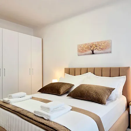 Jona's Luxury Escape Apartment